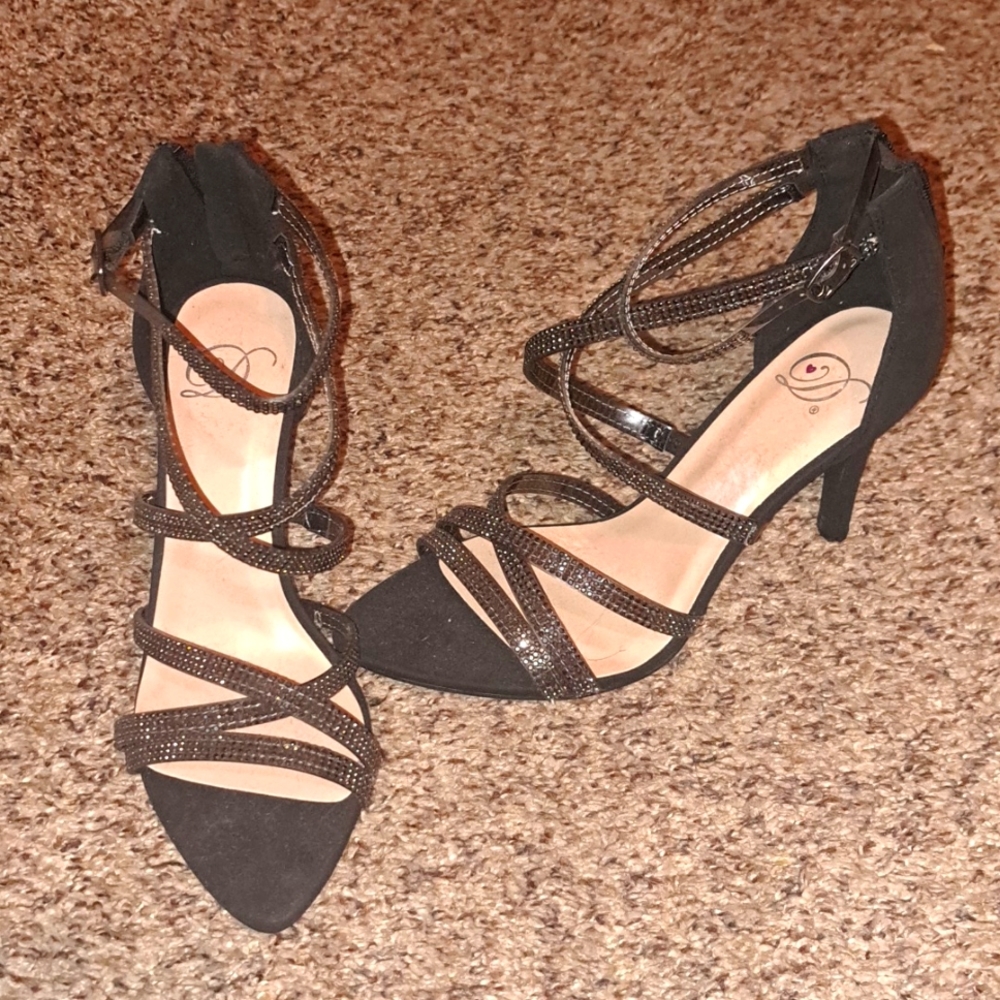 Sparkling black heels